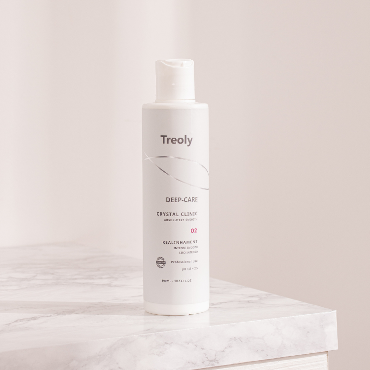 Crystal Clinic - Volume e Frizz: Realinhamento e Brilho de Efeito Profissional Treoly