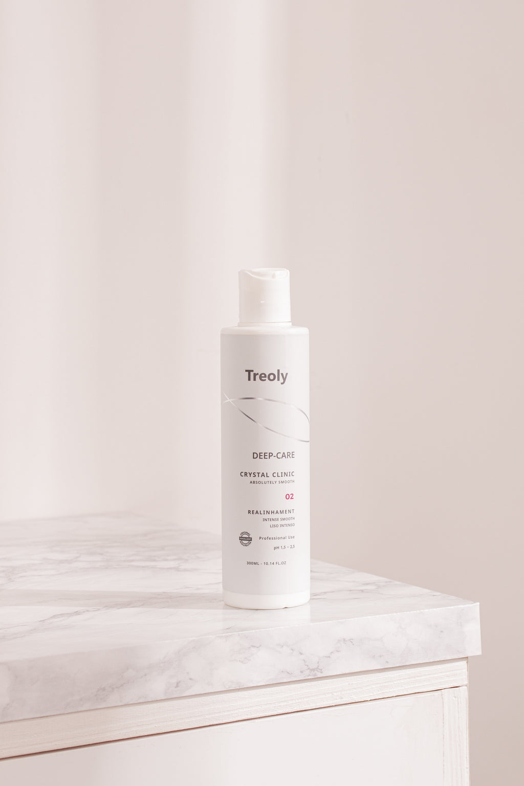 Crystal Clinic - Volume e Frizz: Realinhamento e Brilho de Efeito Profissional Treoly